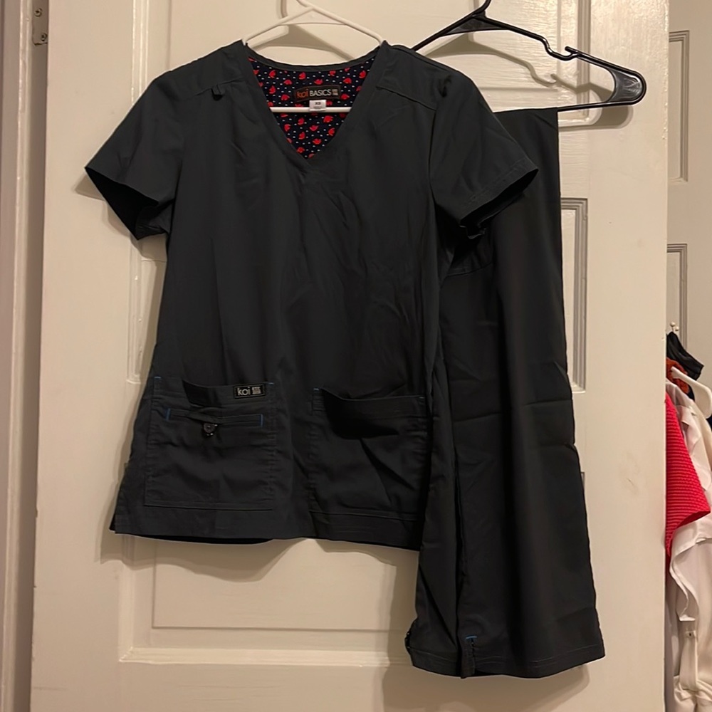 Grey koi XS scrub set